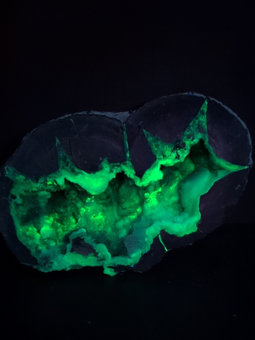 Blue Star Thunderegg Half #4 UV Light Reactive